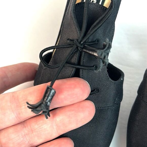 NWOB STUART WEITZMAN Black Satin Pumps Heels Lace Up Pointed Toe size 8 Narrow - Picture 7 of 12